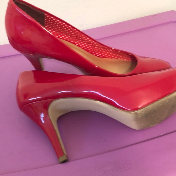 Shoes - Picture 3 of 4